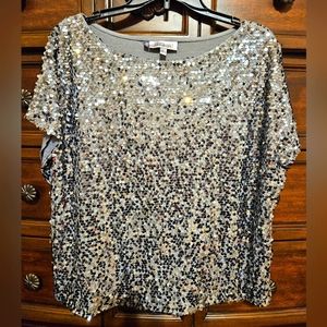NWOT - FLUTTER SLEEVE SEQUIN TOP - GREY - JENNIFER LOPEZ - SZ. LG